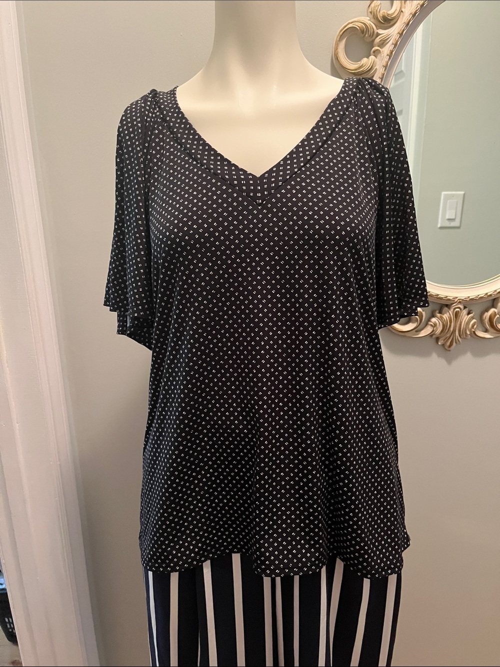Banana Republic Black V-Neck Flutter Sleeve Tunic with White Dot Print